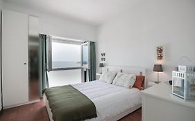 Duplex com 2 quartos, terraço e vista mar